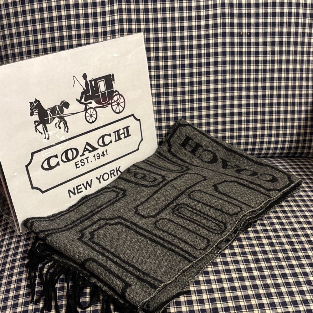 Coach signature logo reversible  cashmere/wool Gray and Black Scarf